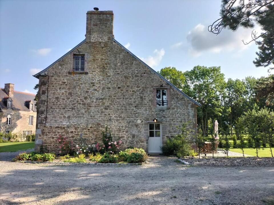 Отель Domaine Du Manoir De Vains Экстерьер фото