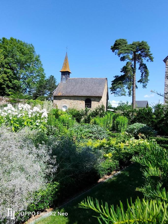 Отель Domaine Du Manoir De Vains Экстерьер фото