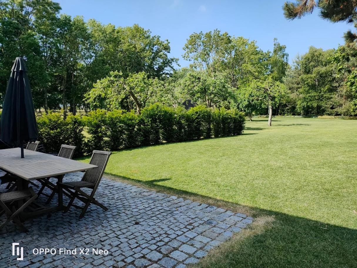 Отель Domaine Du Manoir De Vains Экстерьер фото